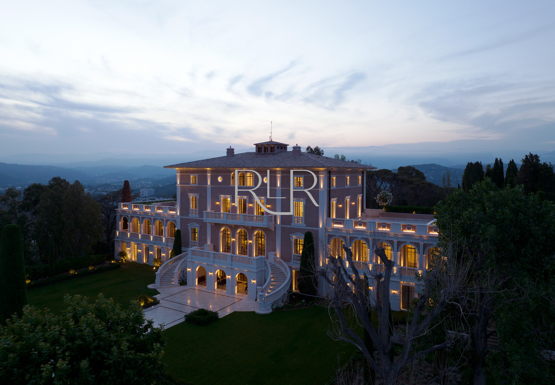 Villa/Dettached house in Cannes - Chateau de la Croix des Gardes